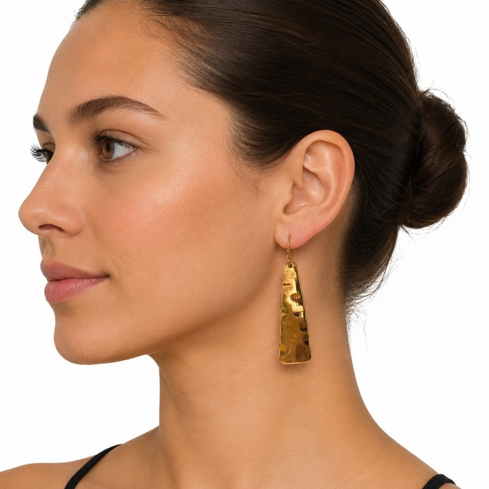 Gold tone hammered bar fashion earrings